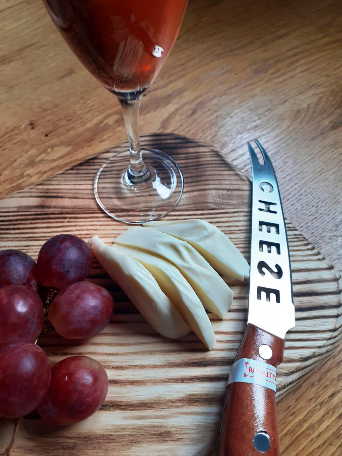 Tocător lemn de frasin pentru brânză.