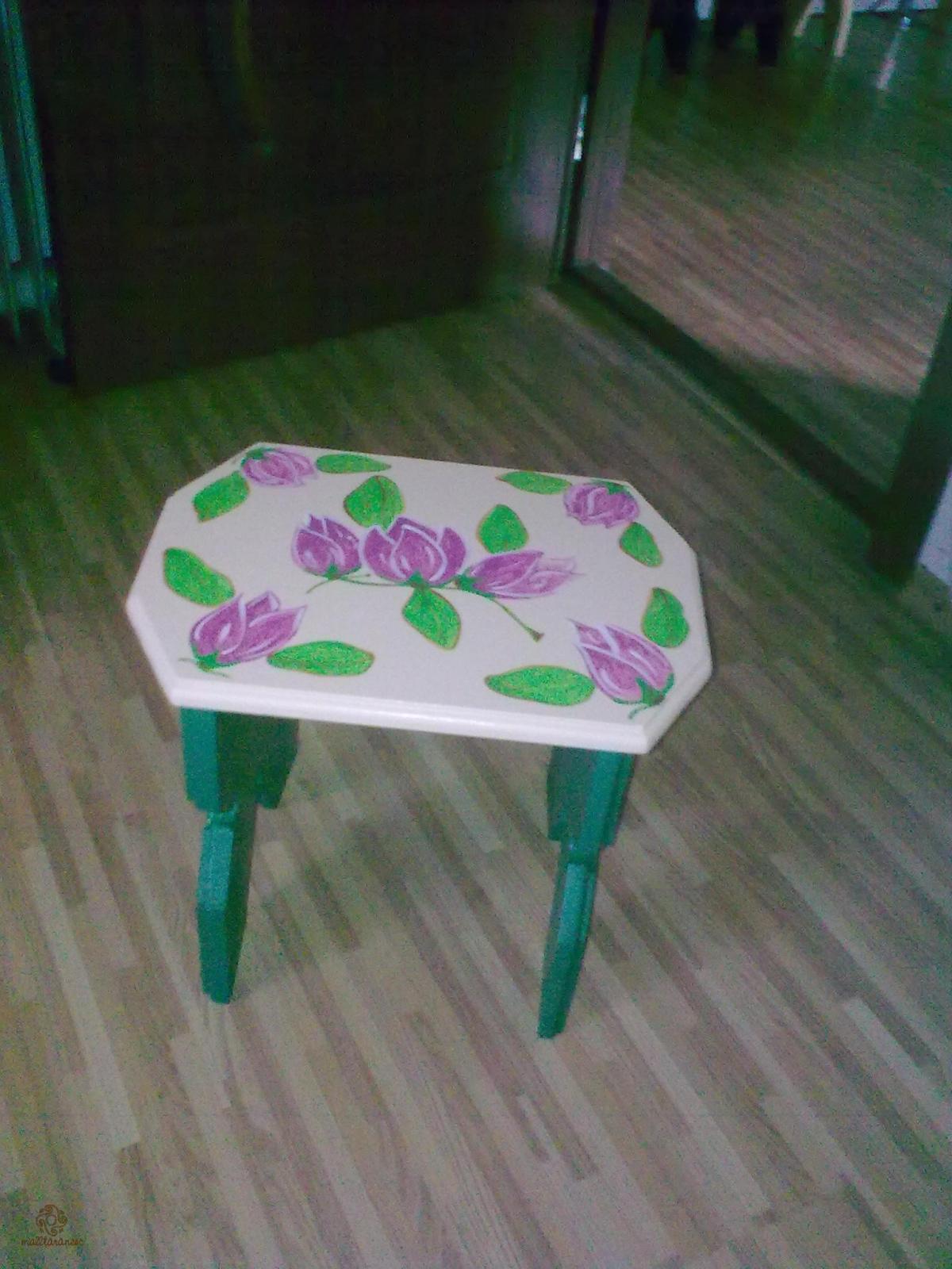 Masuta lemn pictata